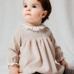 Vestido de pana con cuello bordado