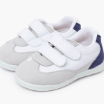zapatilla deportiva azul jeans