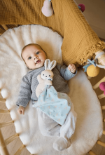 Doudou con mantita conejito blanco - Imagen 2