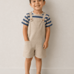 Overall corto orgánico con camisa índigo