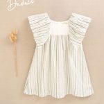 Vestido de niña de rayas con volante en mangas