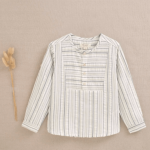 Camisa de rayas verde y gris con cuello redondo