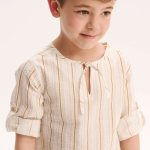 Camisa de niño de rayas mostaza con cuello redondo