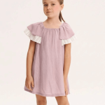 Vestido malva con manga volante